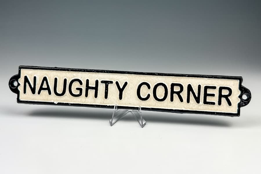 Schild aus Gusseisen